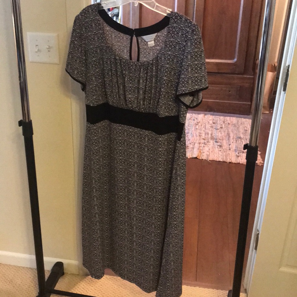 Vintage style, black ant with office dress.